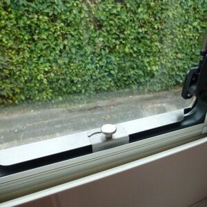 Dometic Zařízení proti krádeži pro výklopná okna Dometic S4/S5 1200 mm